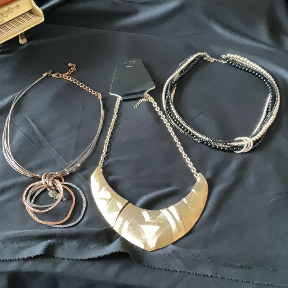Costume Jewelry, 3 Necklaces, Gorgeous 3 Different Kinds, Beautiful ❤️💕❤️💕